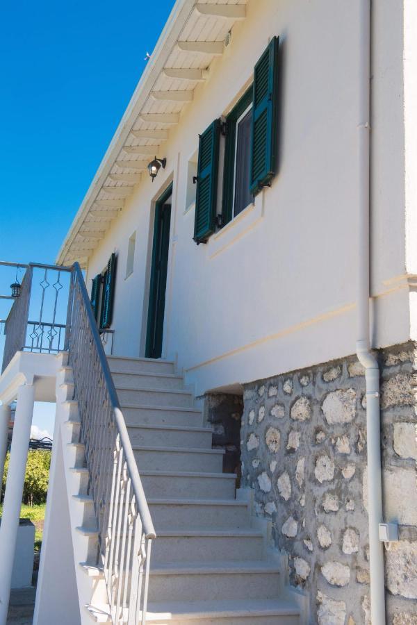 Boursinos Cozy Apartments Lefkáda エクステリア 写真
